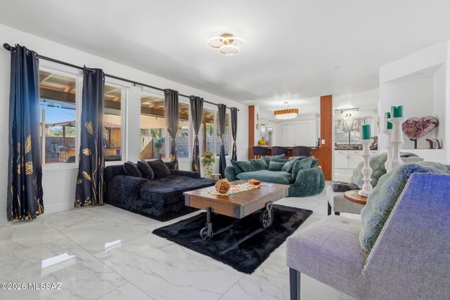 7085 W Amarante Drive, Tucson, AZ 85743