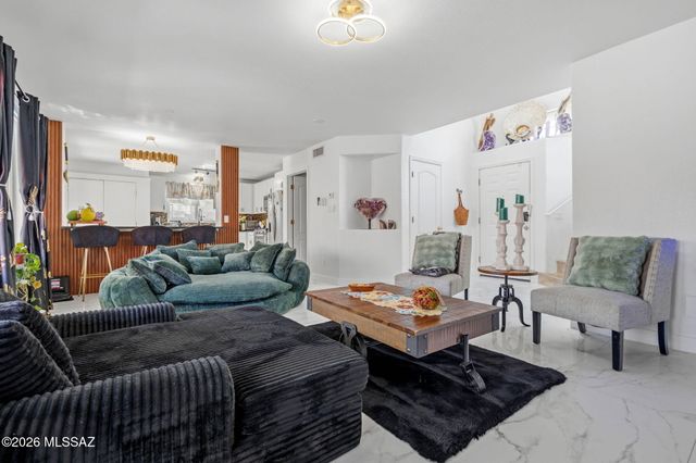 7085 W Amarante Drive, Tucson, AZ 85743