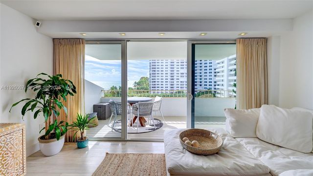 177 Ocean Lane Dr 707, Key Biscayne, FL 33149