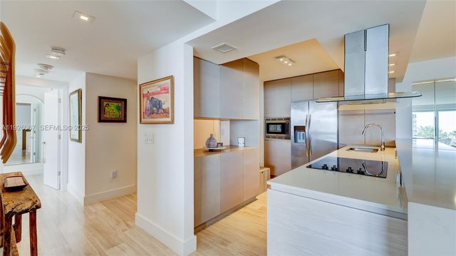 177 Ocean Lane Dr 707, Key Biscayne, FL 33149