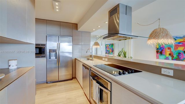 177 Ocean Lane Dr 707, Key Biscayne, FL 33149