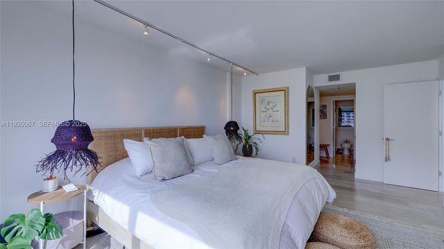 177 Ocean Lane Dr 707, Key Biscayne, FL 33149