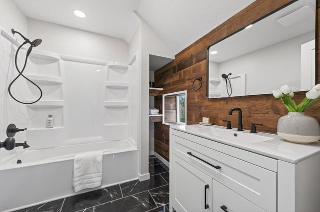656 Madison Street, Anoka, MN 55303