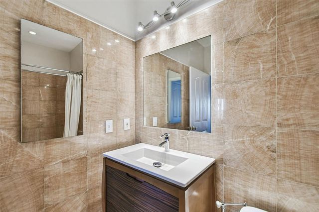 5000 CULBREATH KEY WAY 9-318, Tampa, FL 33611