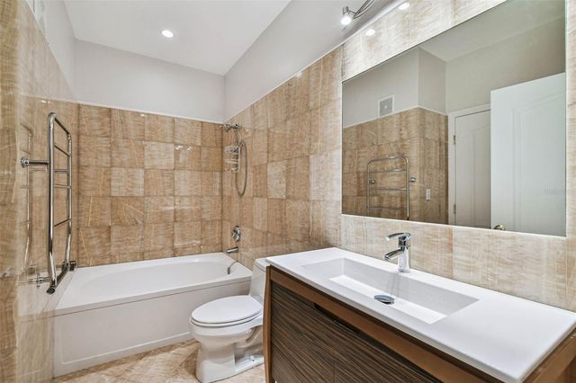 5000 CULBREATH KEY WAY 9-318, Tampa, FL 33611