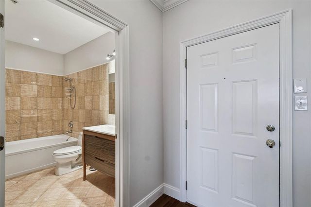 5000 CULBREATH KEY WAY 9-318, Tampa, FL 33611