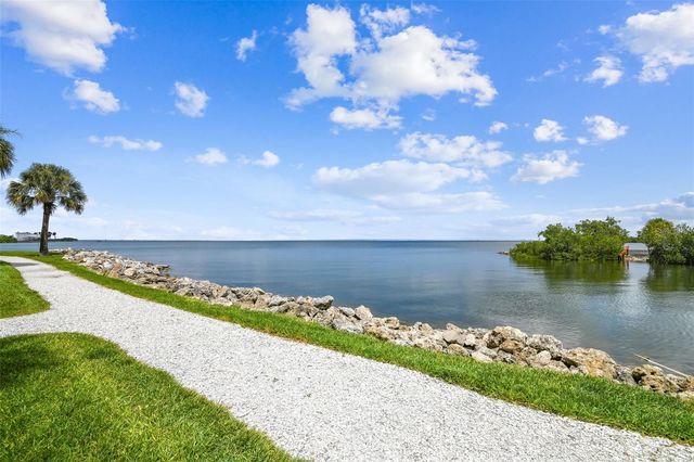 5000 CULBREATH KEY WAY 9-318, Tampa, FL 33611