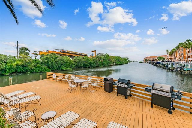 5000 CULBREATH KEY WAY 9-318, Tampa, FL 33611