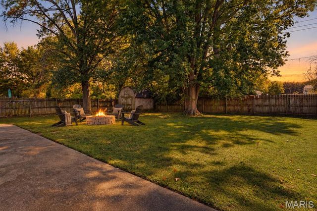 210 MEADOW Drive, Troy, IL 62294