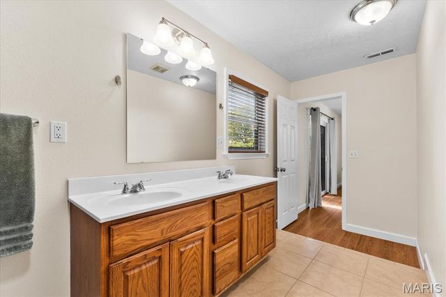 210 MEADOW Drive, Troy, IL 62294