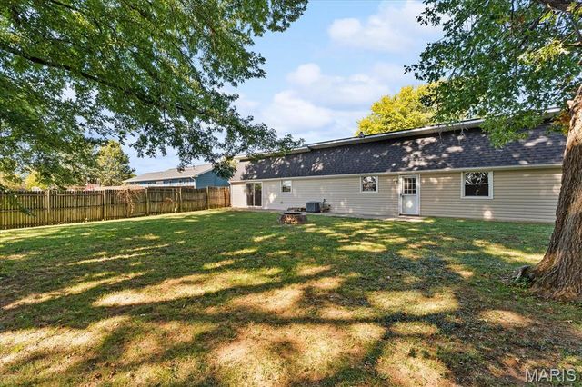 210 MEADOW Drive, Troy, IL 62294