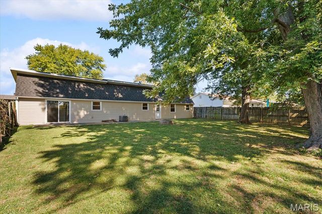 210 MEADOW Drive, Troy, IL 62294