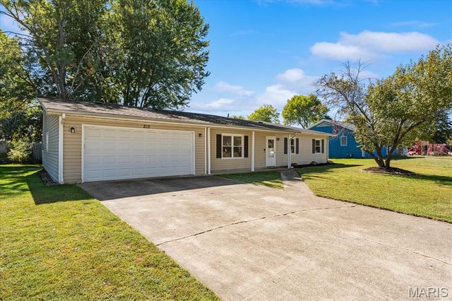 210 MEADOW Drive, Troy, IL 62294