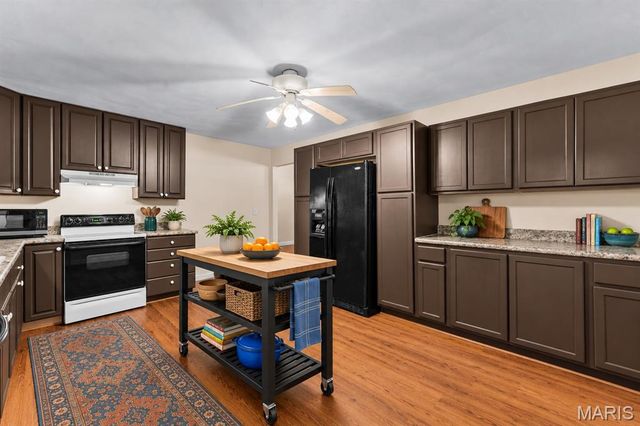 210 MEADOW Drive, Troy, IL 62294