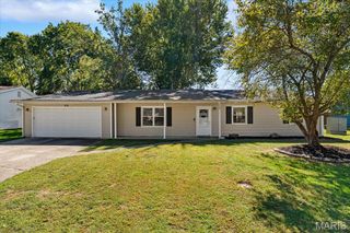 210 MEADOW Drive, Troy, IL 62294