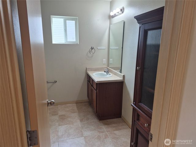 1725 E 41st, Tacoma, WA 98404