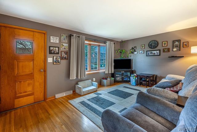 71 Canisius Court, Cheektowaga, NY 14043