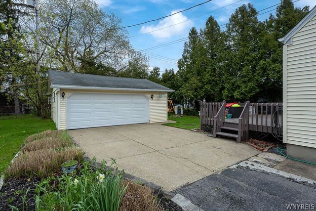 71 Canisius Court, Cheektowaga, NY 14043