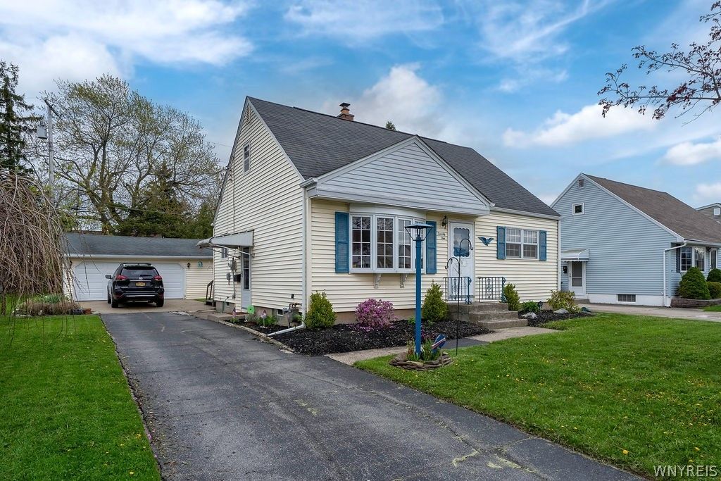 71 Canisius Court, Cheektowaga, NY 14043