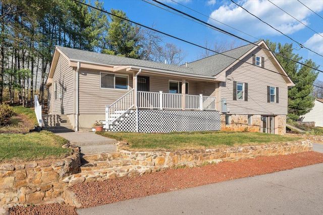 1724 Starview DR, Salem, VA 24153