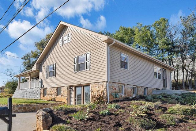 1724 Starview DR, Salem, VA 24153