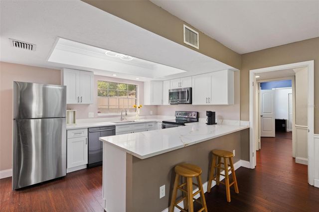 498 LAKEWOOD DRIVE, Brandon, FL 33510