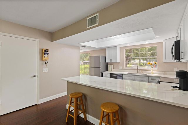 498 LAKEWOOD DRIVE, Brandon, FL 33510