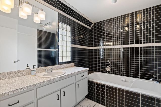 498 LAKEWOOD DRIVE, Brandon, FL 33510