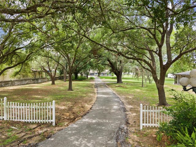 498 LAKEWOOD DRIVE, Brandon, FL 33510