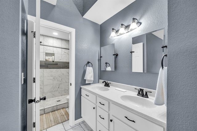 1920 N Wood Dr, Wichita, KS 67212