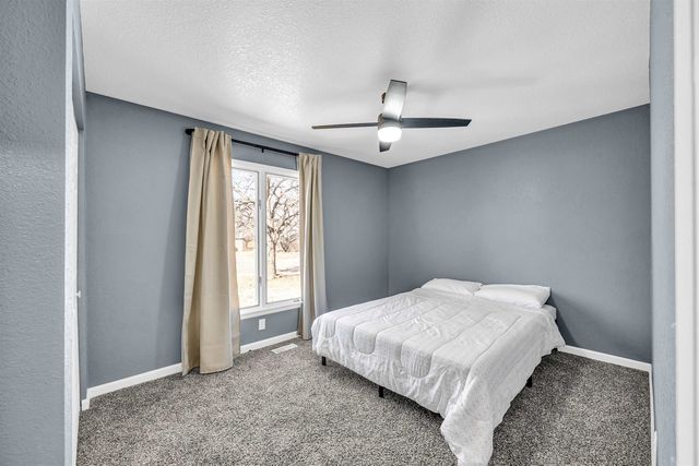 1920 N Wood Dr, Wichita, KS 67212