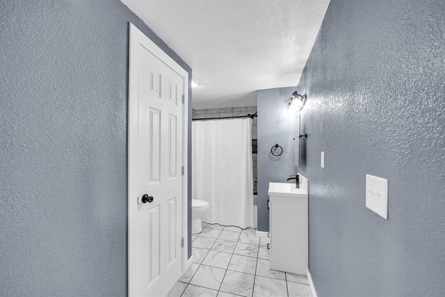 1920 N Wood Dr, Wichita, KS 67212