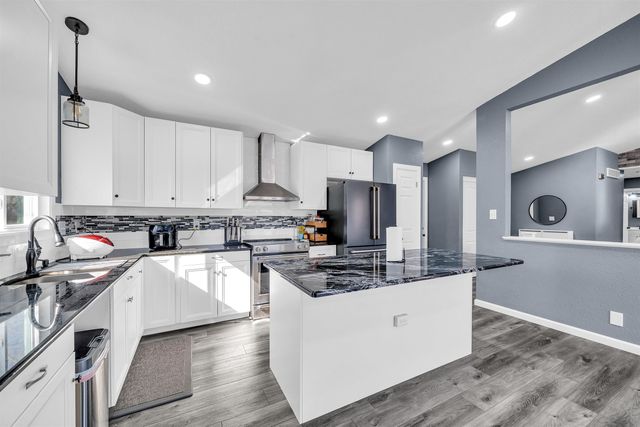 1920 N Wood Dr, Wichita, KS 67212