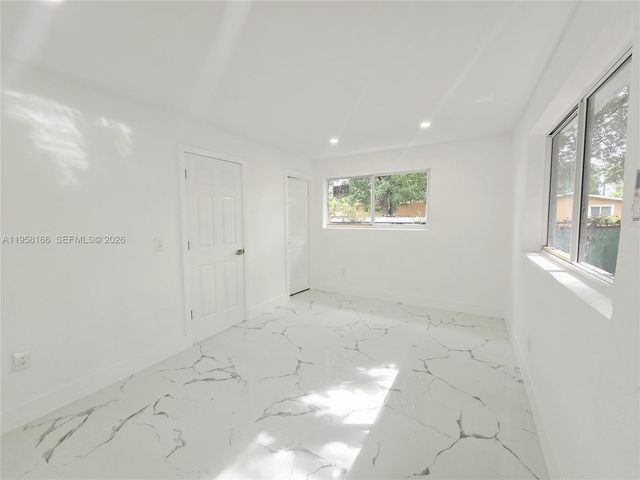 2530 NW 111th St, Miami, FL 33167