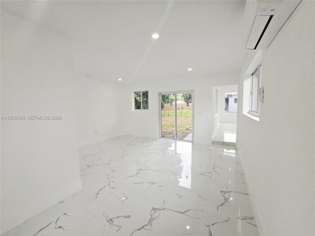 2530 NW 111th St, Miami, FL 33167