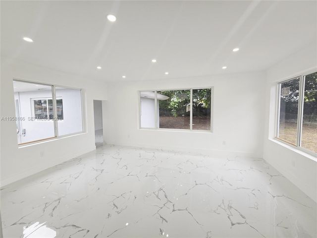 2530 NW 111th St, Miami, FL 33167