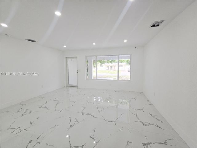 2530 NW 111th St, Miami, FL 33167