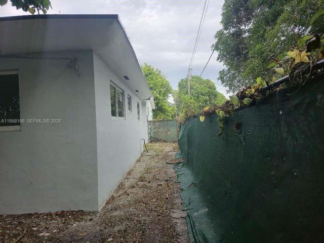 2530 NW 111th St, Miami, FL 33167