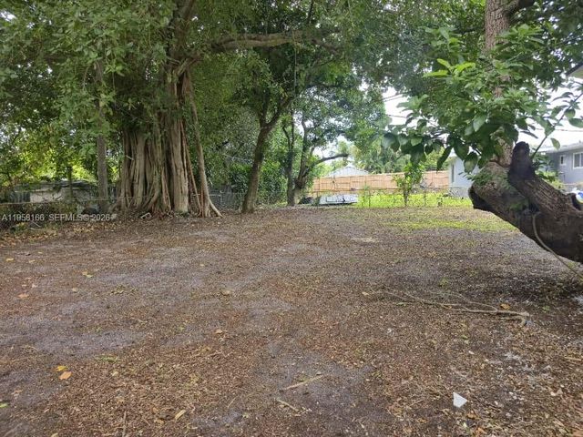 2530 NW 111th St, Miami, FL 33167