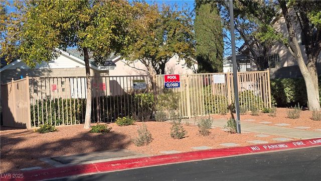 6675 Whistling Swan Way, Las Vegas, NV 89118