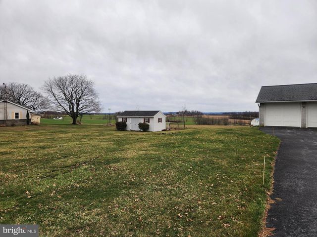 1847 HOSSLER RD, Manheim, PA 17545