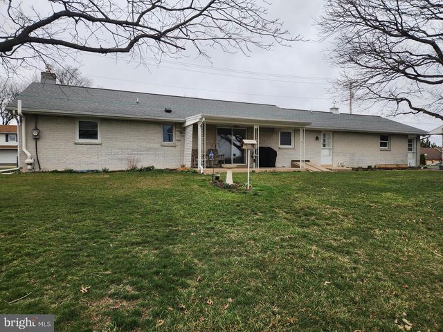 1847 HOSSLER RD, Manheim, PA 17545