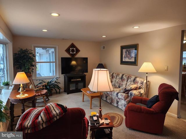1847 HOSSLER RD, Manheim, PA 17545