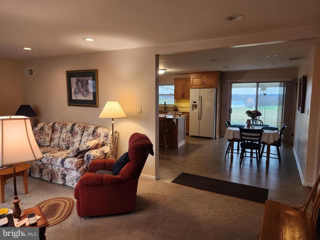 1847 HOSSLER RD, Manheim, PA 17545