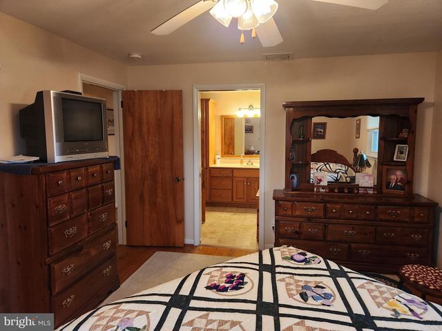 1847 HOSSLER RD, Manheim, PA 17545