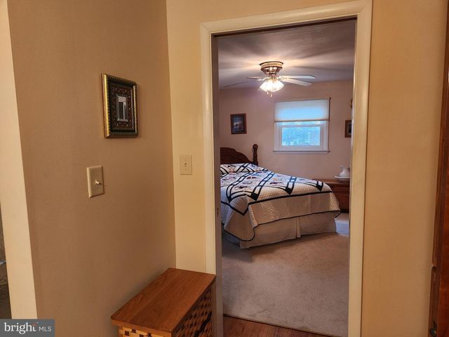 1847 HOSSLER RD, Manheim, PA 17545