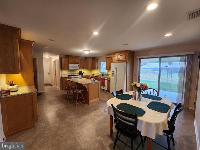 1847 HOSSLER RD, Manheim, PA 17545