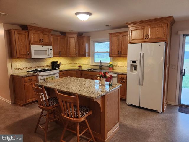 1847 HOSSLER RD, Manheim, PA 17545