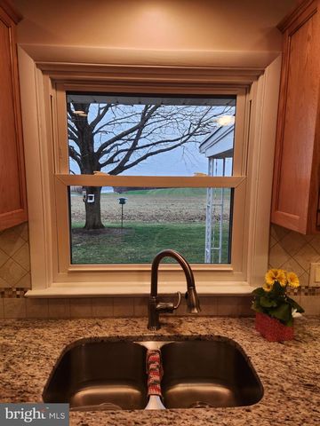 1847 HOSSLER RD, Manheim, PA 17545