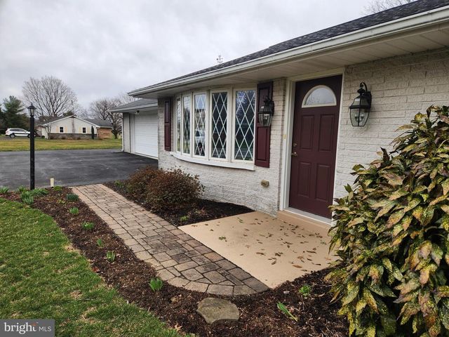 1847 HOSSLER RD, Manheim, PA 17545